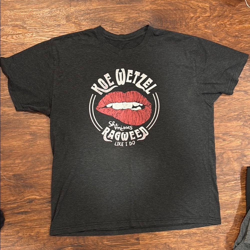 Reptile Comfort Tee - Black